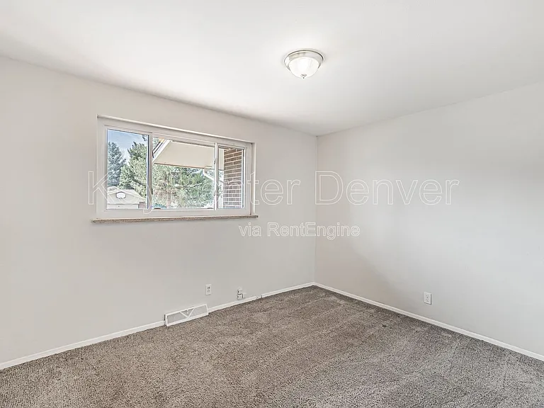5265 W Ontario Ave — Photo 8