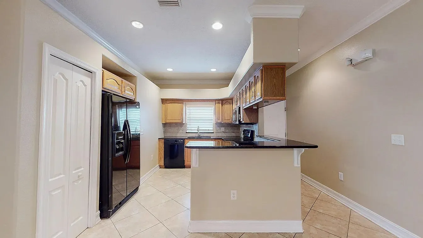 3 bed, 1604 sqft, $1,950 — Photo 2