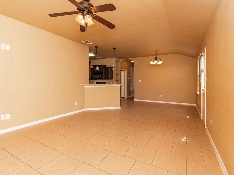 4602 Cambridge Dr #B — Photo 3
