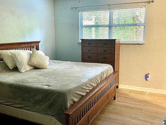 4th image of 2654 Faversham Dr