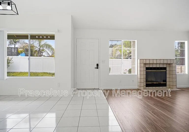 631 Hampshire Ln — Photo 5