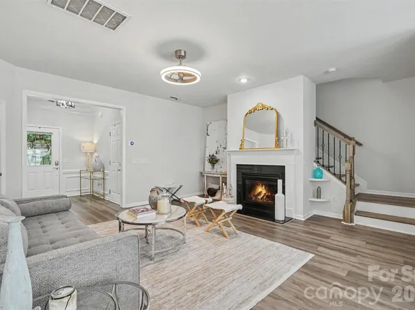2447 Diplomat Ln, Charlotte, NC 28210