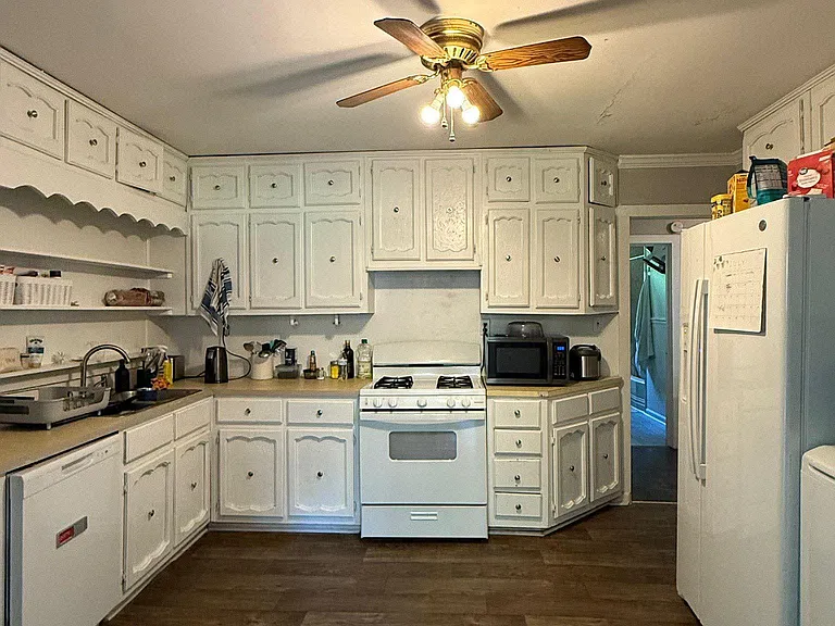 3945 White Oak Dr — Photo 5