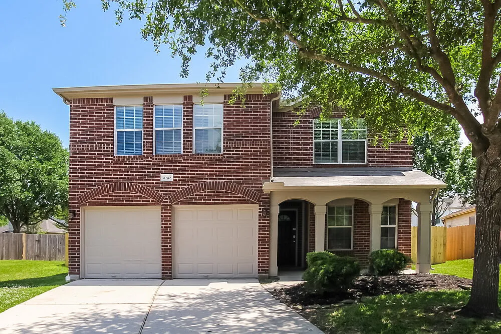 3 bed, 2.5 bath, 2444 sqft, $2,370 — Photo 1