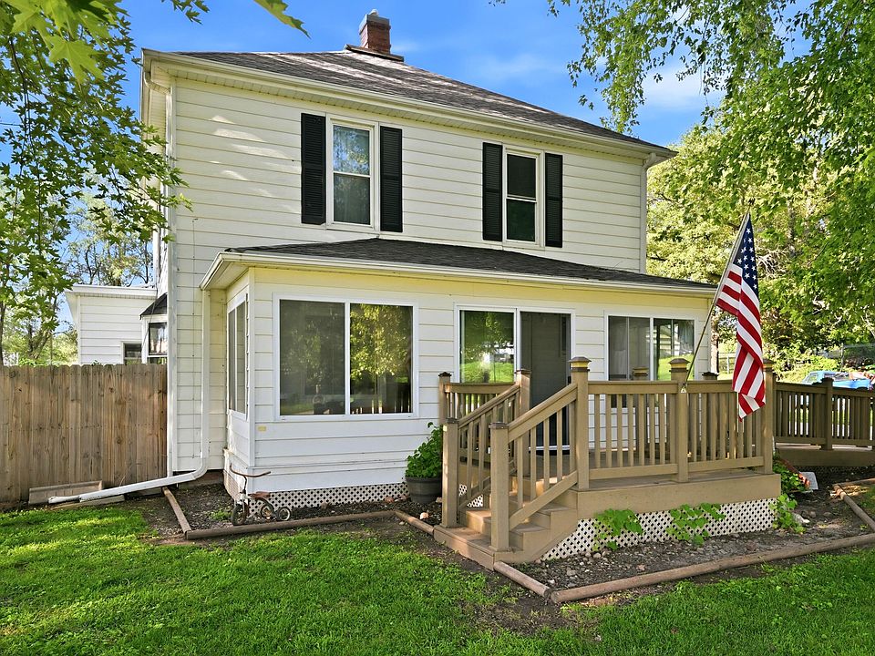 1st image of 2757 8th St