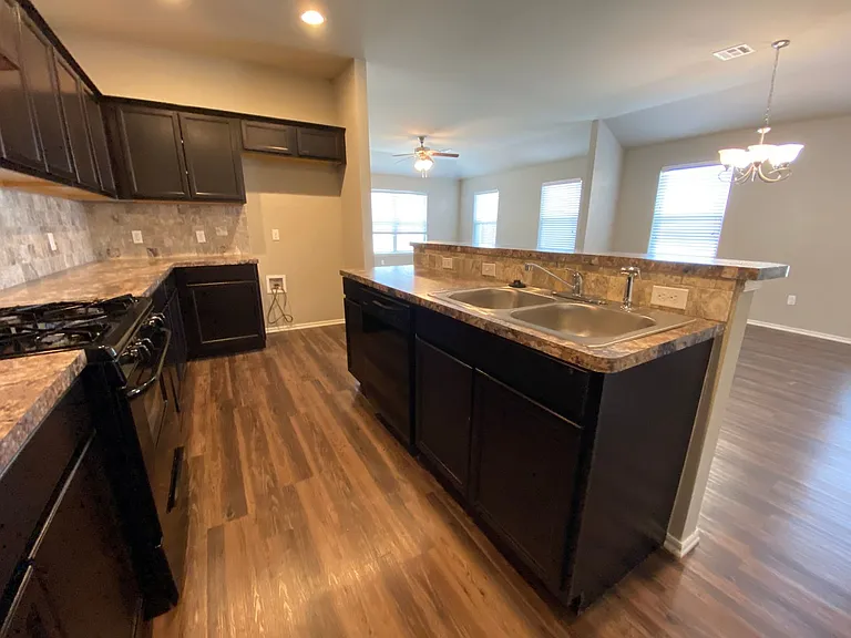 4517 Hunter Blvd — Photo 10