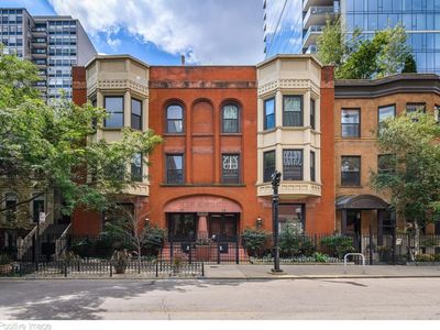 17 E Division St #1E, Chicago, IL, 60610