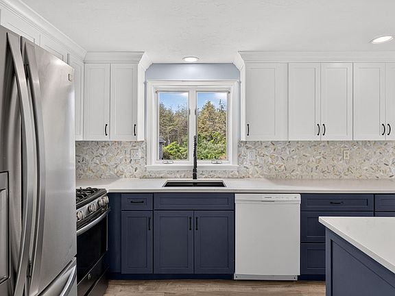 3rd image of 12 Cransbourne Circle