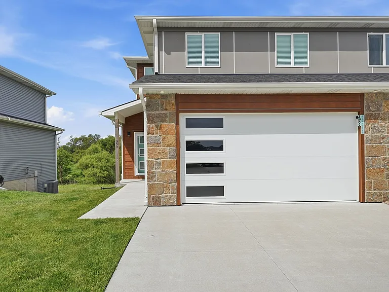 959 Titan Dr — Photo 2