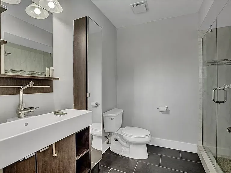 5377 Vineland Rd — Photo 16