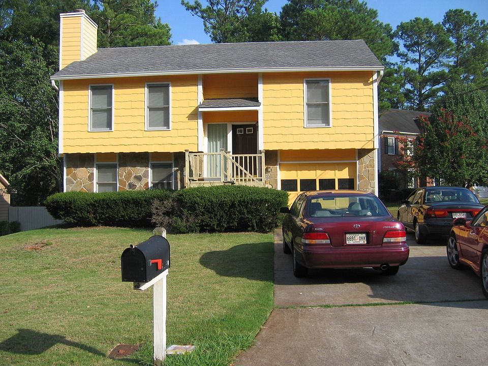 Front of house, now has bay window in place of garage dr