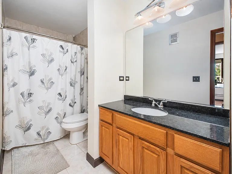 2736 Prairieview Ln S — Photo 18