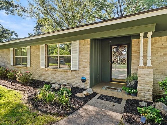 2nd image of 26 Lambeth Cir