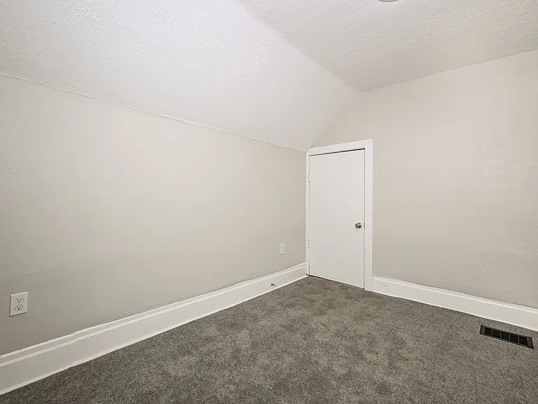 456907_025_bedroom_13347286.jpg