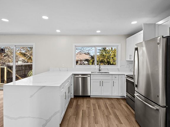 5th image of 2450 SE Alden Street