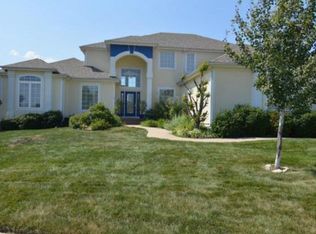 8722 Ridgeway Ct, Kansas City, MO 64138