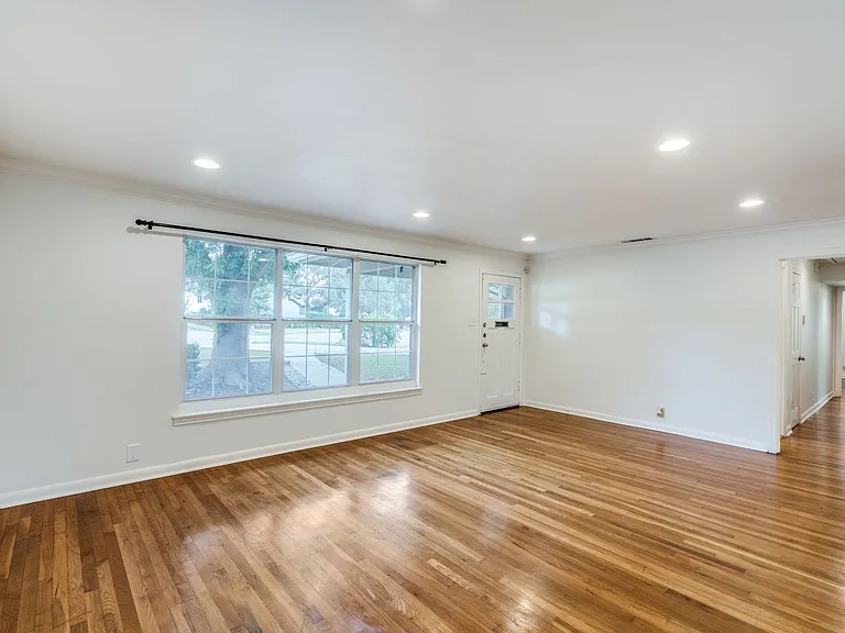 100 Seford Dr — Photo 4