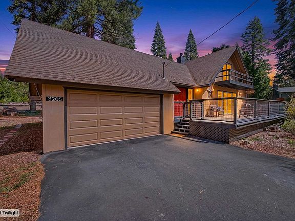 3rd image of 3205 Hill Crest Dr