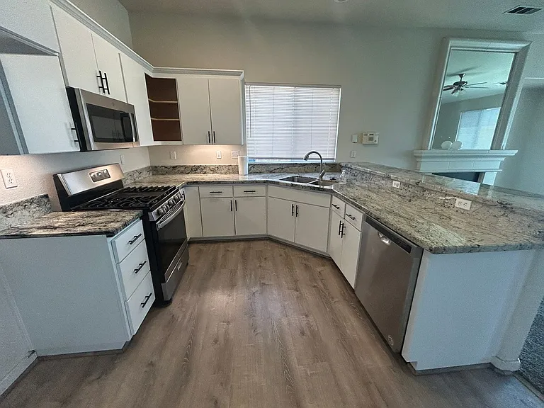 1793 Castle Way — Photo 5