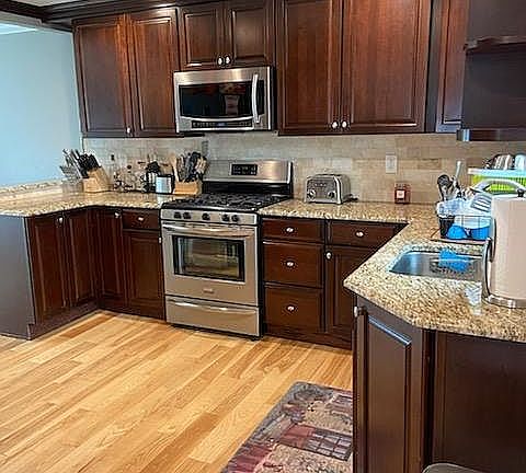 5th image of 71 Cortland Ave