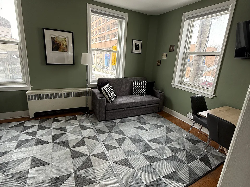 51 Queen St E #1