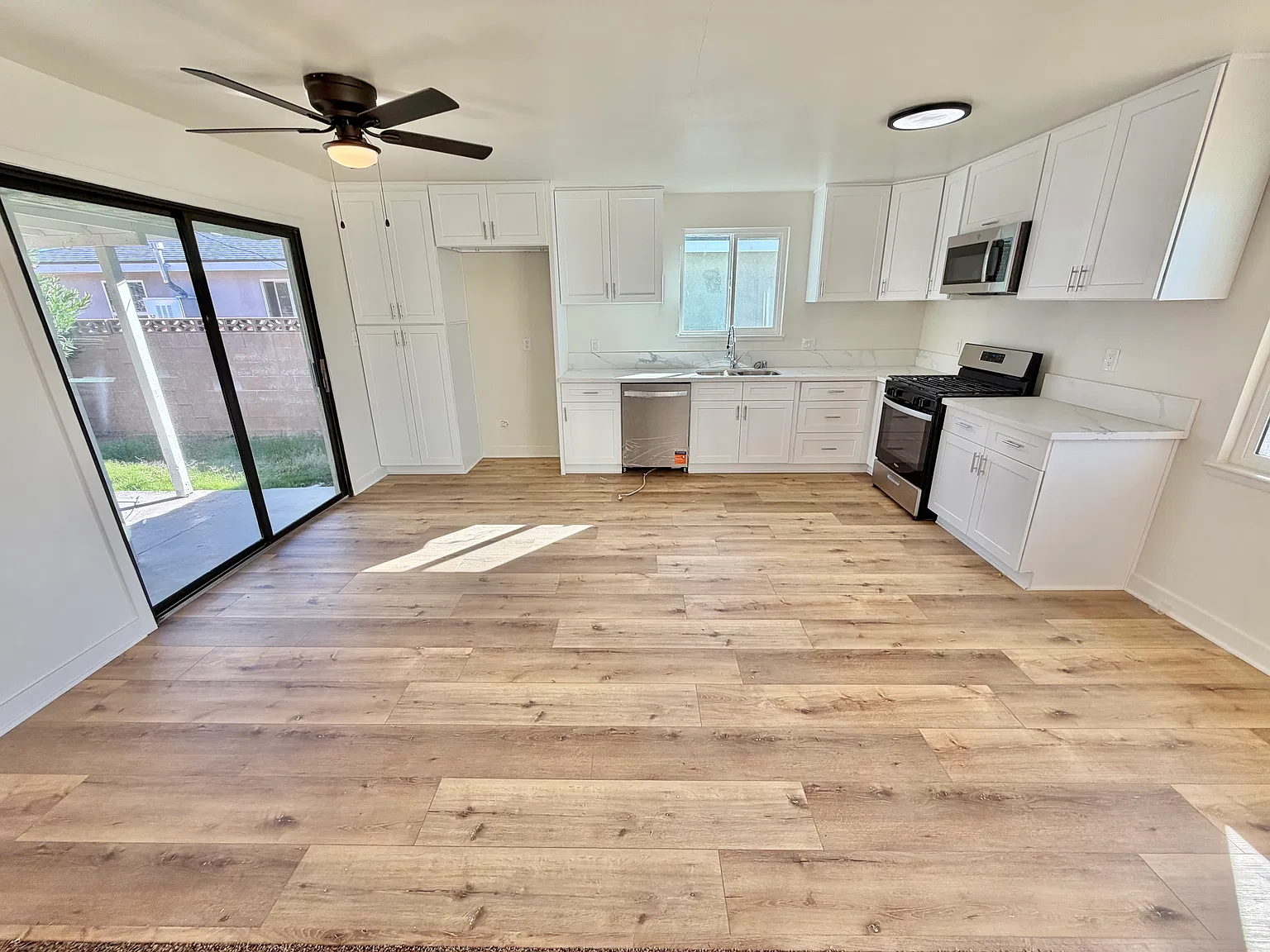 3 bed, 1100 sqft, $2,550 — Photo 3