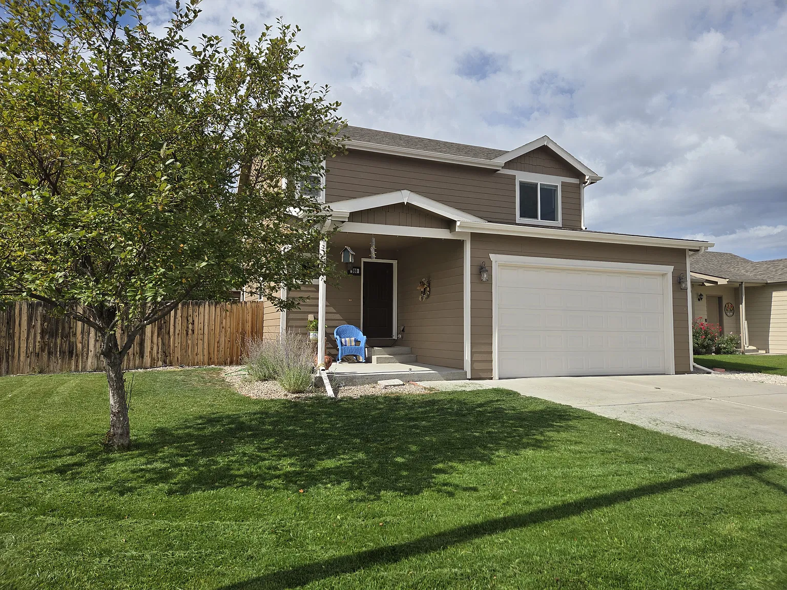 3 bed, 2.5 bath, 1464 sqft, $2,000 — Photo 1