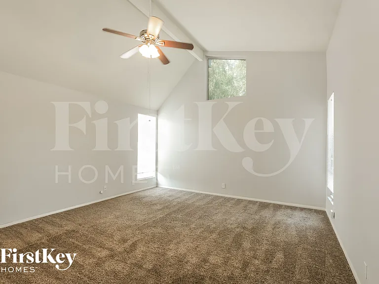 9631 N 35th Dr — Photo 15