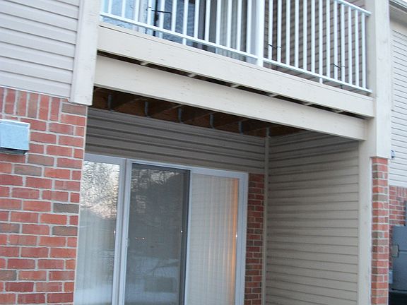 Lower Patio w/ cover