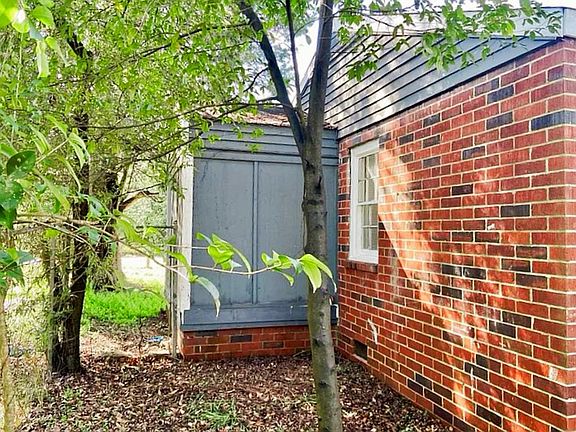 2nd image of 3063 Meade St