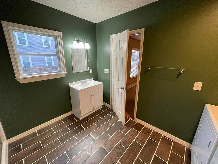 332 E Lincoln St — Photo 11