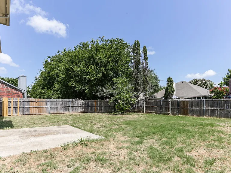 317 Pebblebrook Ln — Photo 17