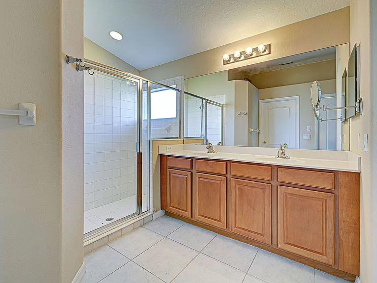 2134 Boxwood St — Photo 37