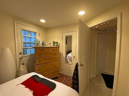 3rd image of 980 Bergen St #1M