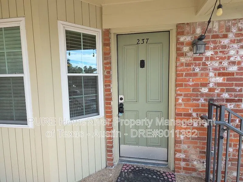 2 bed, 2.0 bath, 1058 sqft, $1,375 — Photo 3
