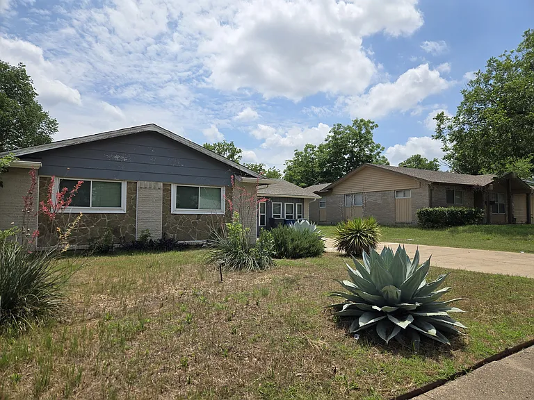 624 Oceanview Dr — Photo 3