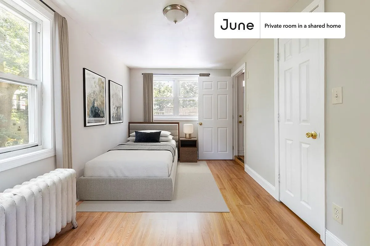 Full bedroom in 9 bed/2 bath home in Brighton #1341 B — Photo 1