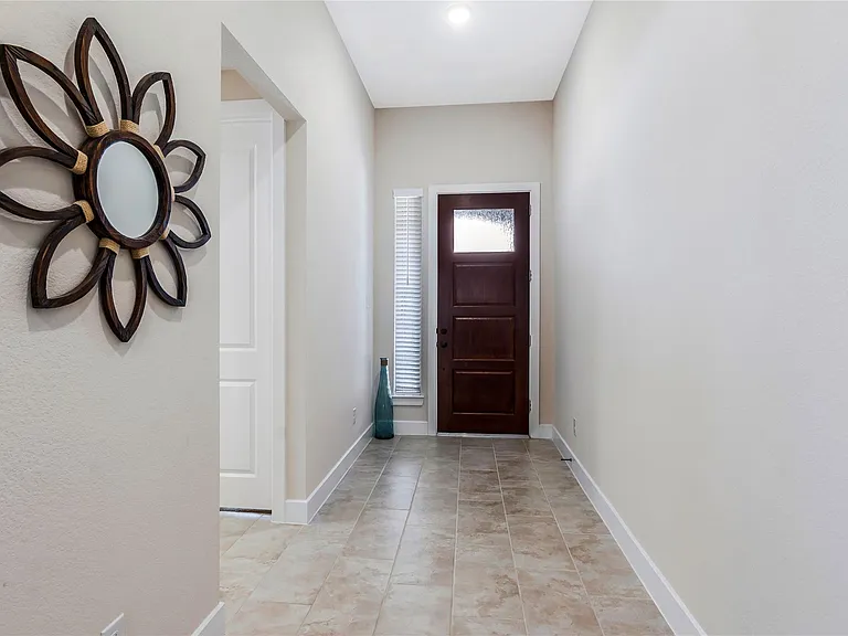 9211 Lowell Cliff Dr — Photo 5