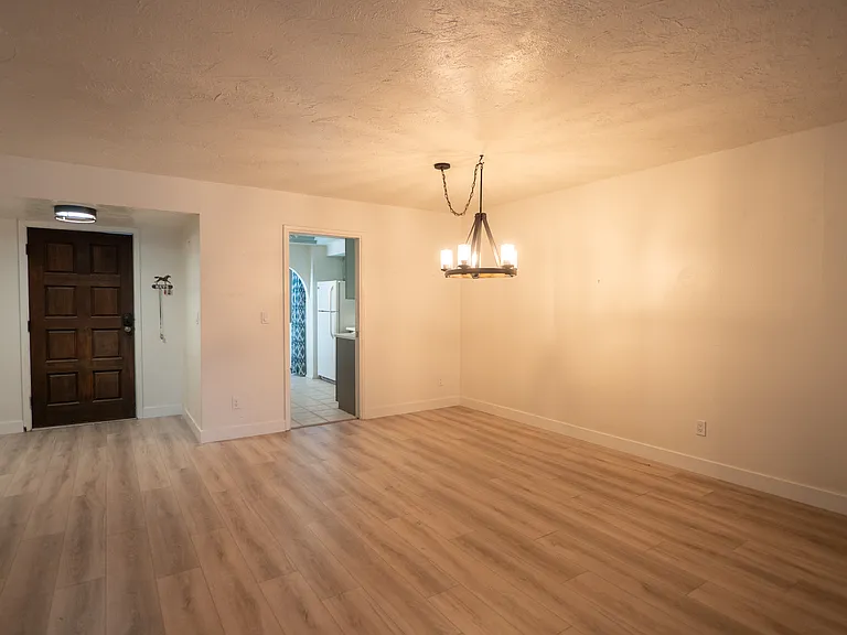 558 N Dodge Blvd — Photo 7