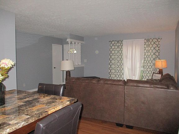 5th image of 212 Willow Dr