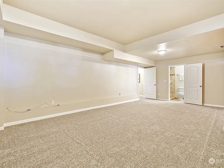 13524 39th Ave NE — Photo 34