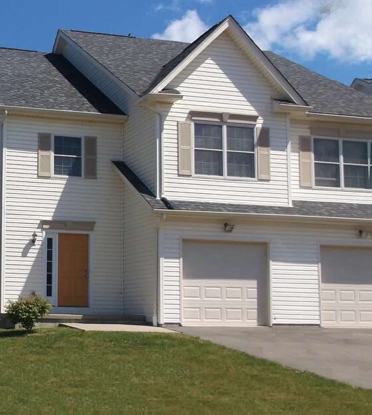 3 bed, 2.5 bath, 1485 sqft, $2,252 — Photo 1