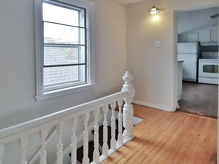 501 Gilmour St #4 — Photo 12