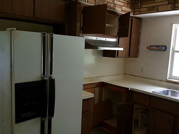5th image of 36625 Jefferson Ave