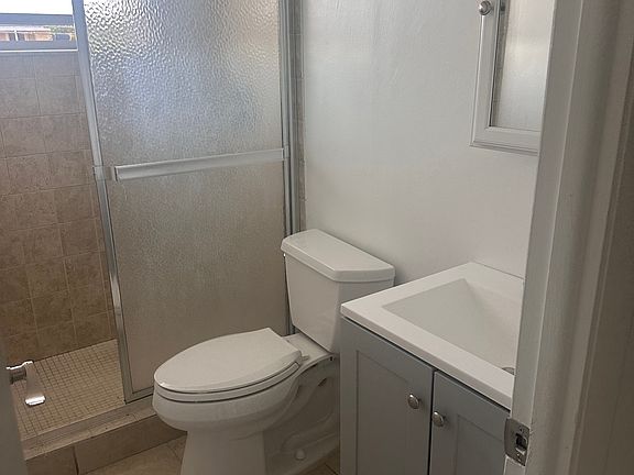 5th image of 1021 NW 45th St APT 5