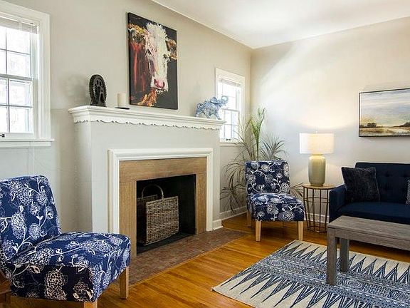 3rd image of 1423 Vincent Ave N #1423