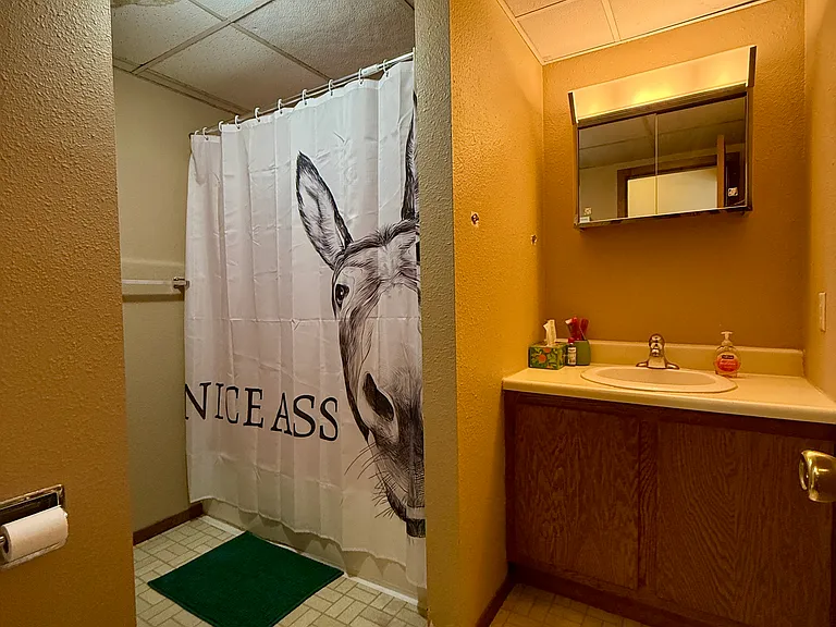 1042 Castlewood Dr — Photo 9
