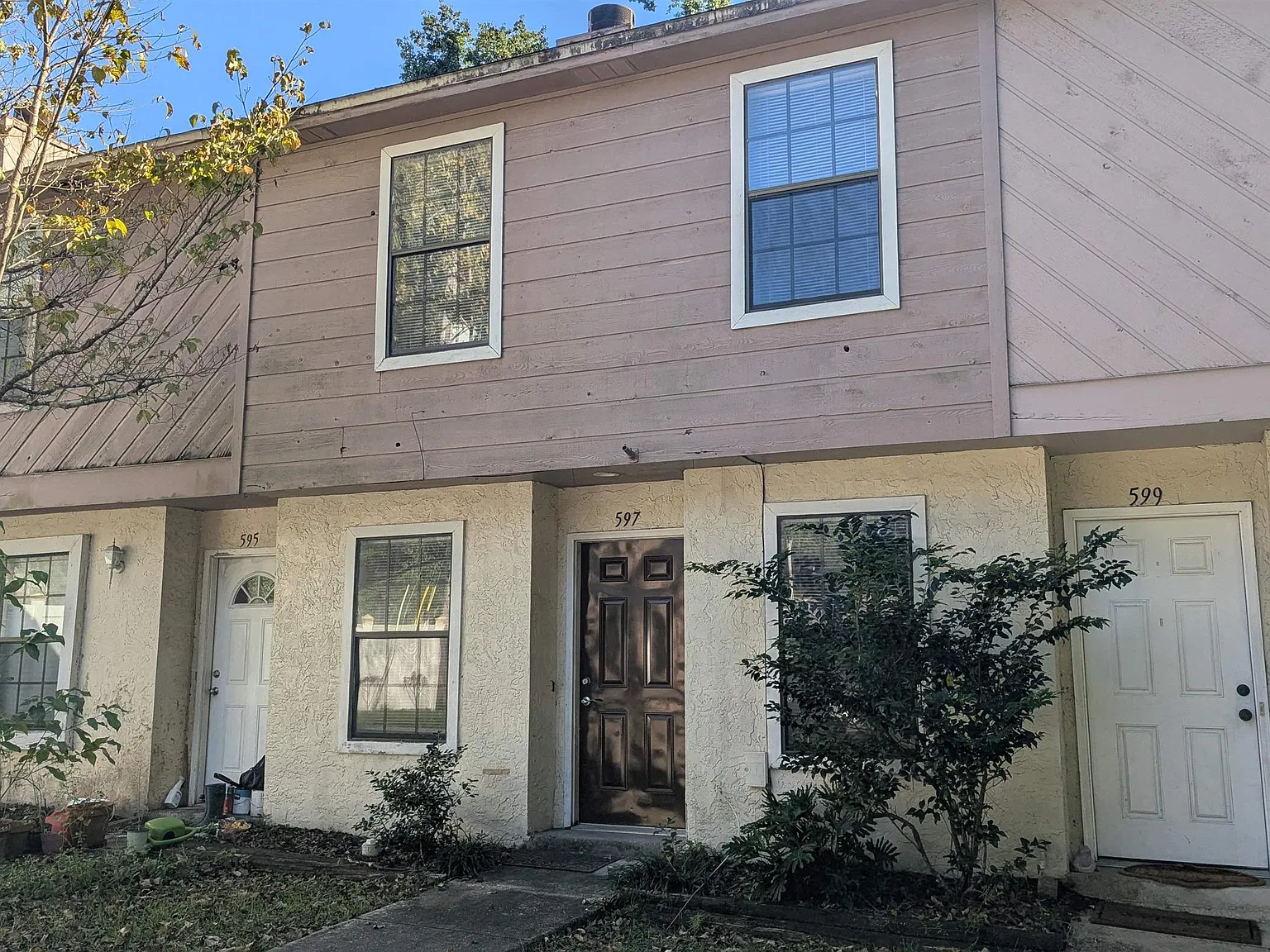 2 bed, 1.5 bath, 1050 sqft, $1,250 — Photo 2