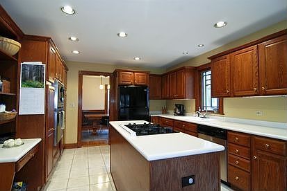 3rd image of 1014 Erie St