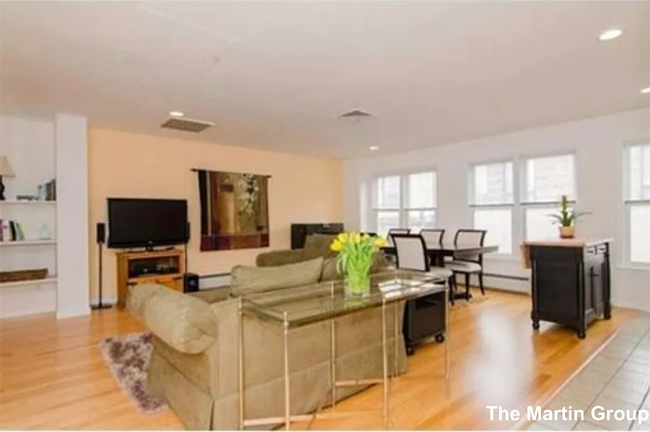 2 bed, 900 sqft, $3,650 — Photo 1